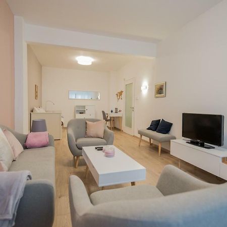 Chic And Spacious Apartment In Central Sofia - Patriarh Evtimiy By Flat Mаnager Eksteriør billede